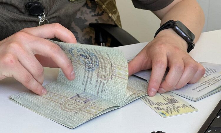 Які документи подавати на звільнення з військової служби через сімейні обставини?