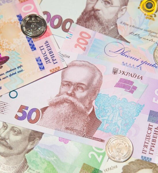 Чи можна військовослужбовця позбавити додаткової винагор...